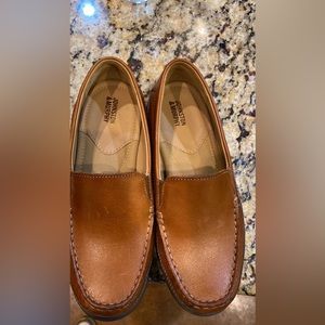 Johnston and Murphy 3.5 new boys shoes